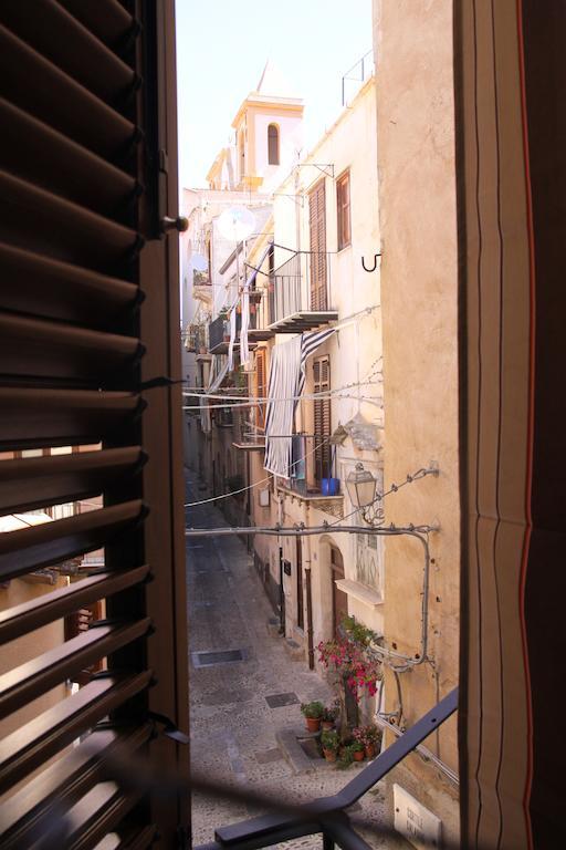 La Finestra Sotto La Rocca Apartment Cefalu Phòng bức ảnh